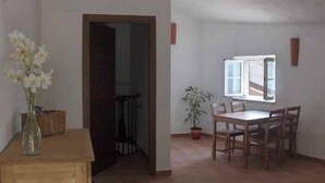 In-room dining - Farmhouse Castagnola 64 B&B (Ne)