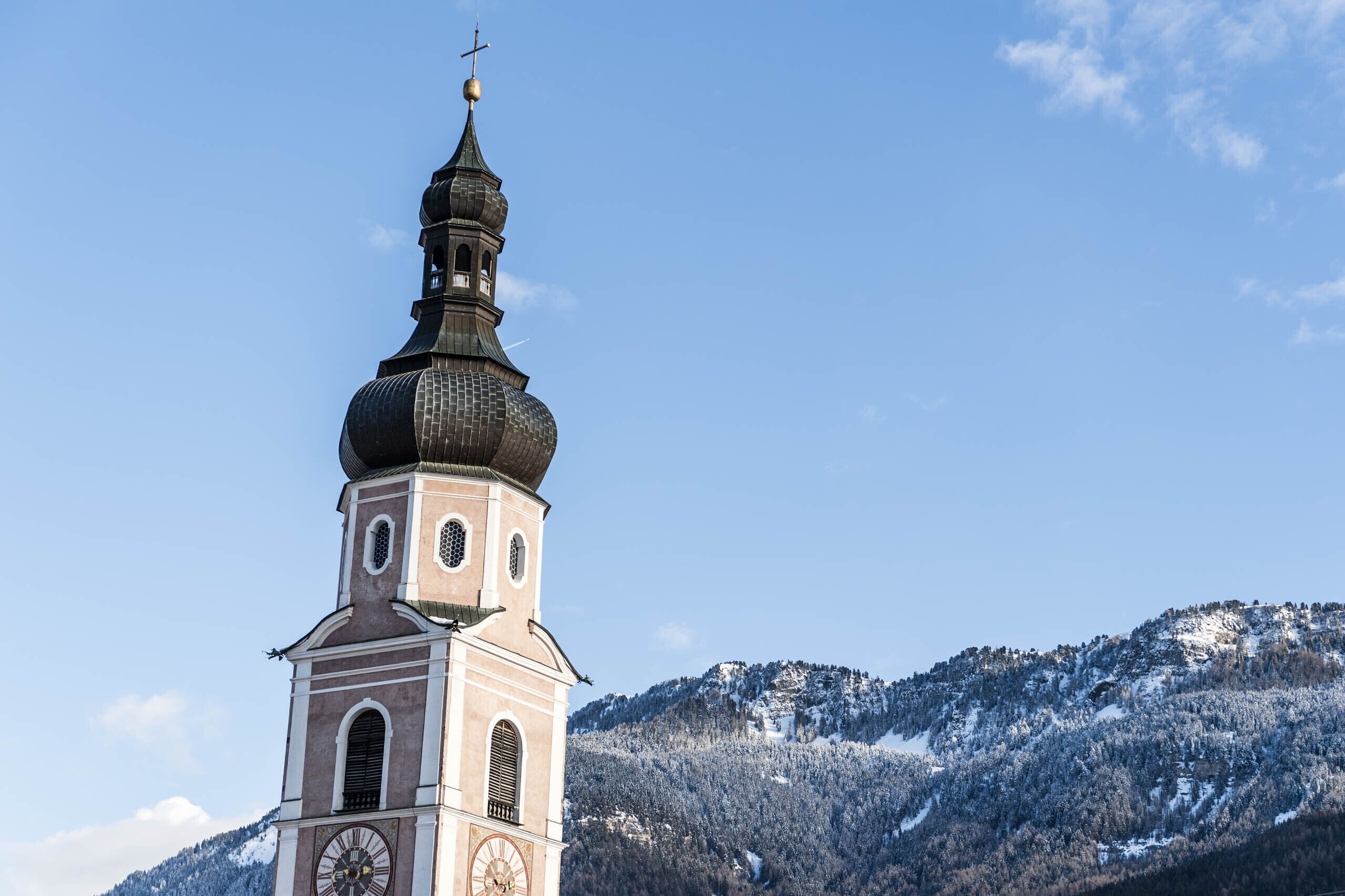 deluxe double room, 1 double bed | in-room safe, desk, cots/infant beds, free wifi