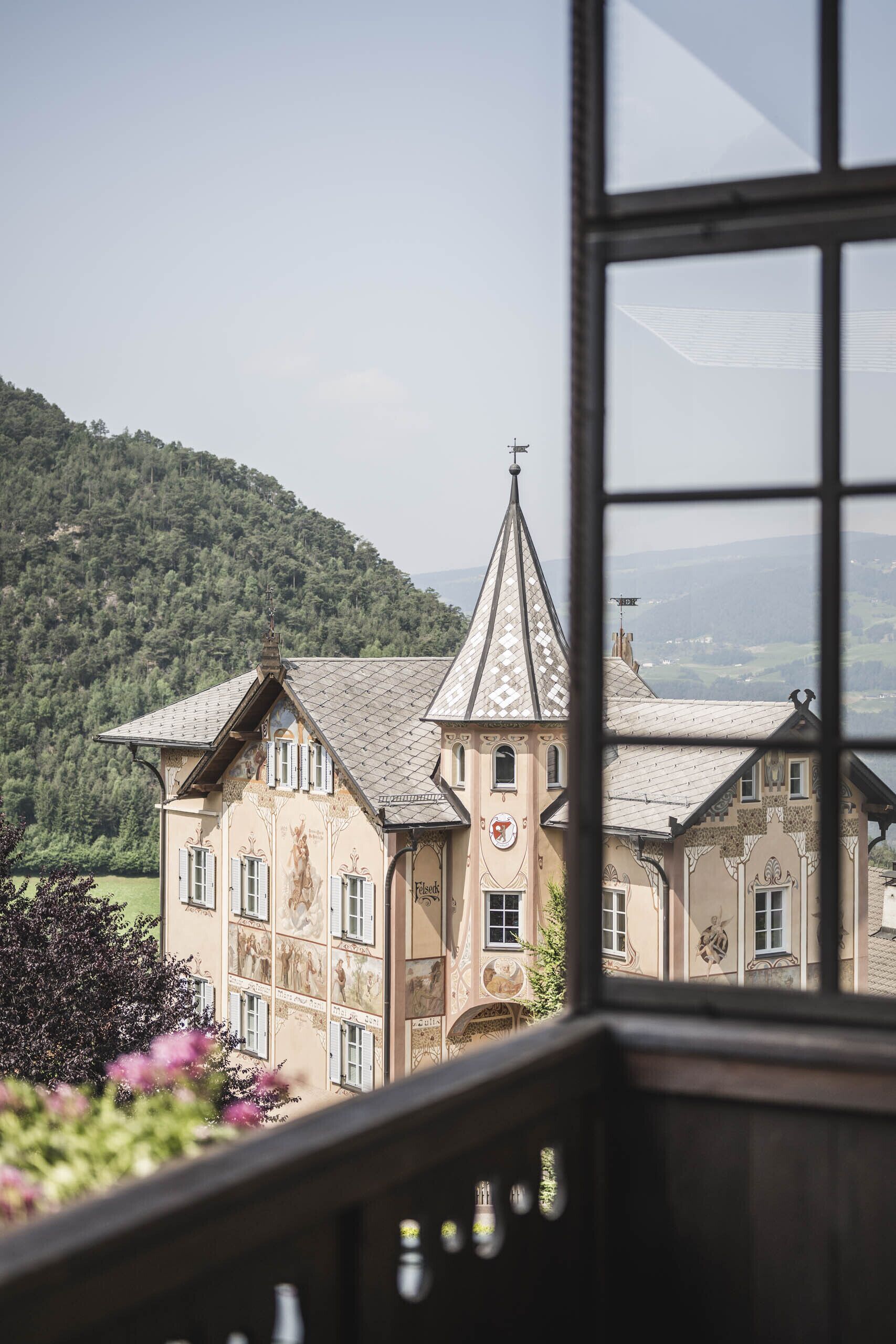 ห้องคอมฟอร์ทดับเบิล, เตียงใหญ่ 1 เตียง | ตู้นิรภัยในห้องพัก, โต๊ะทำงาน, เปล/เตียงเด็กอ่อน, Wi-Fi ฟรี