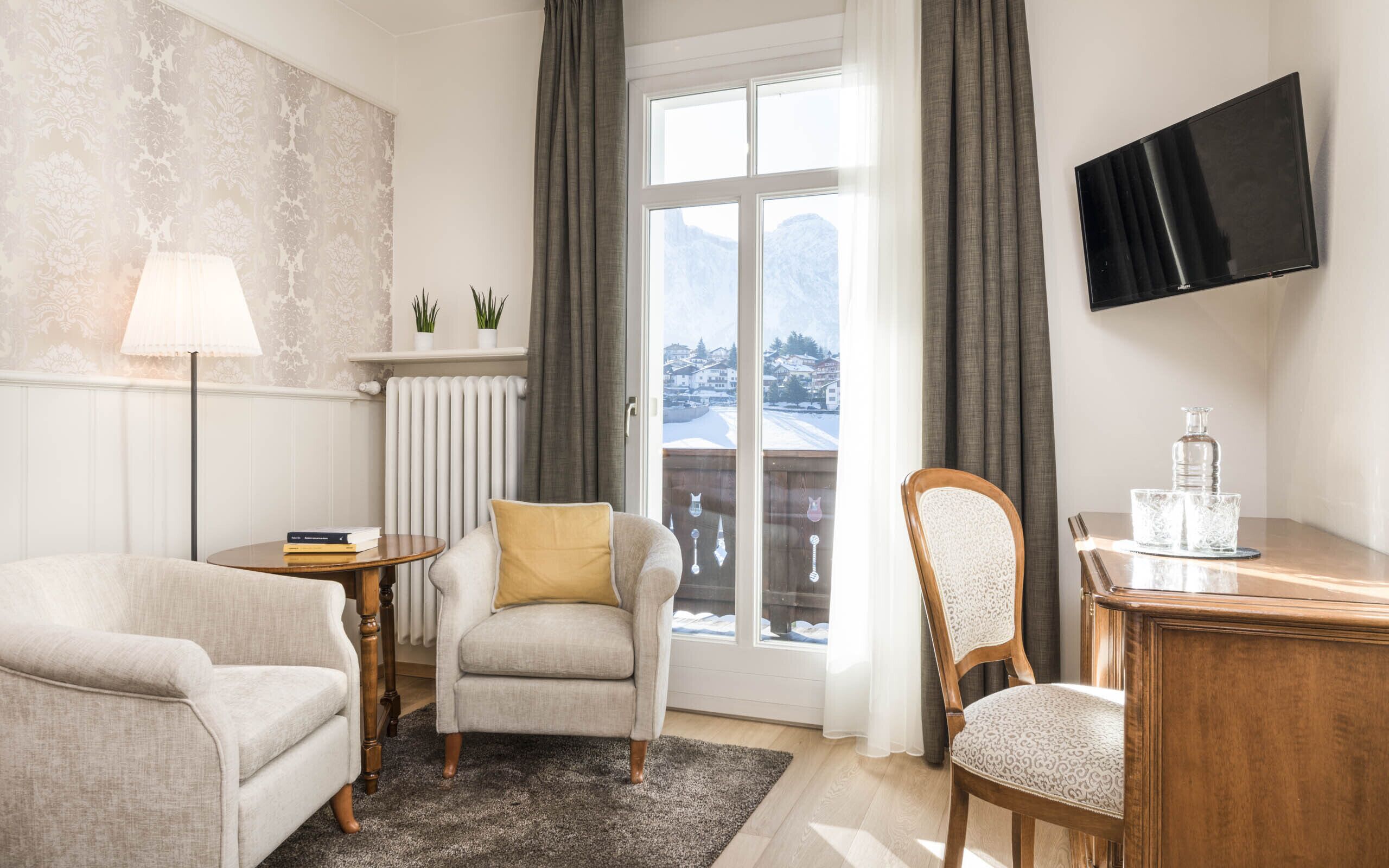 comfort double room, 1 double bed | in-room safe, desk, cots/infant beds, free wifi