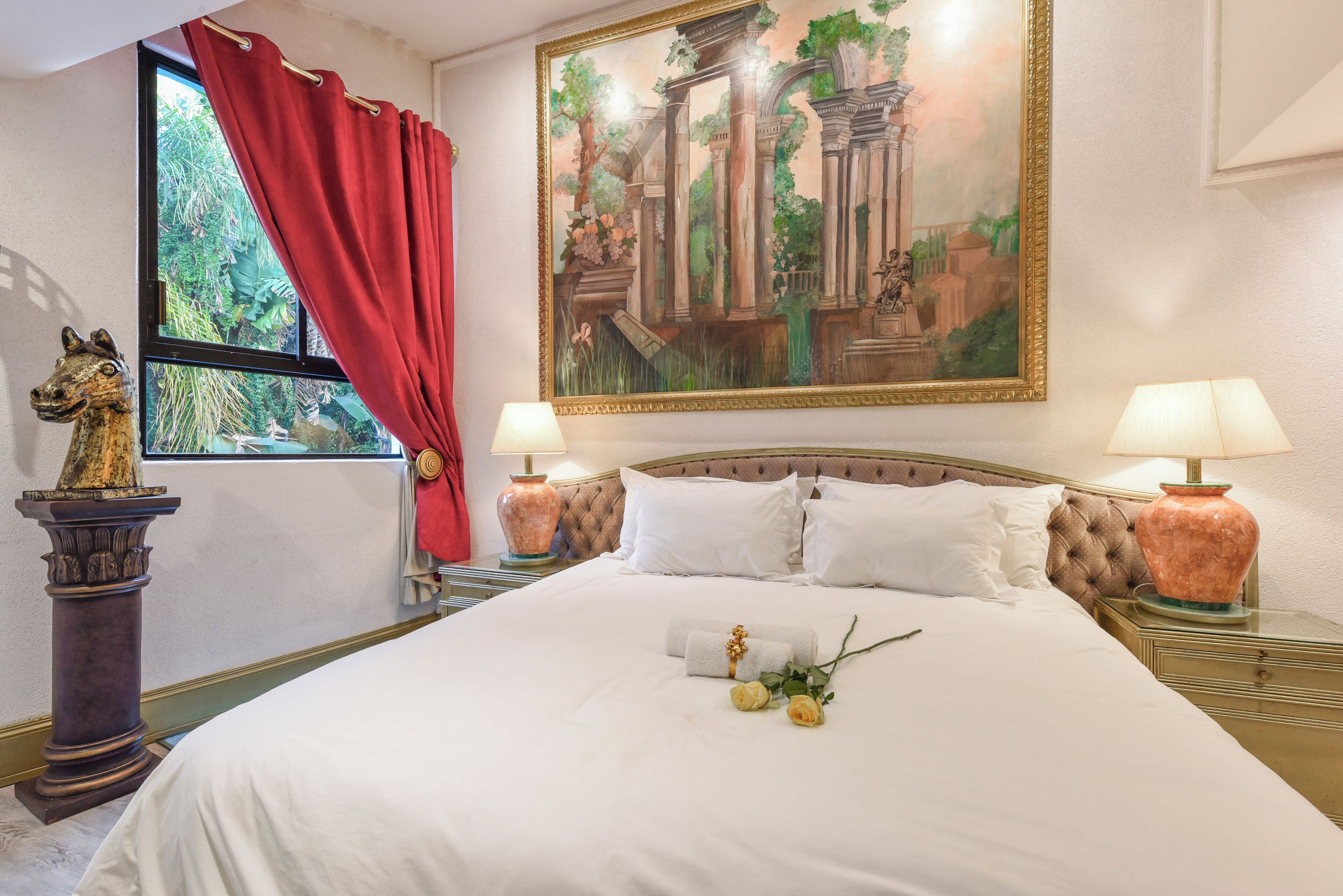 Deluxe Rooms | Sängtillbehör av högsta kvalitet och värdeförvaringsskåp på rummet