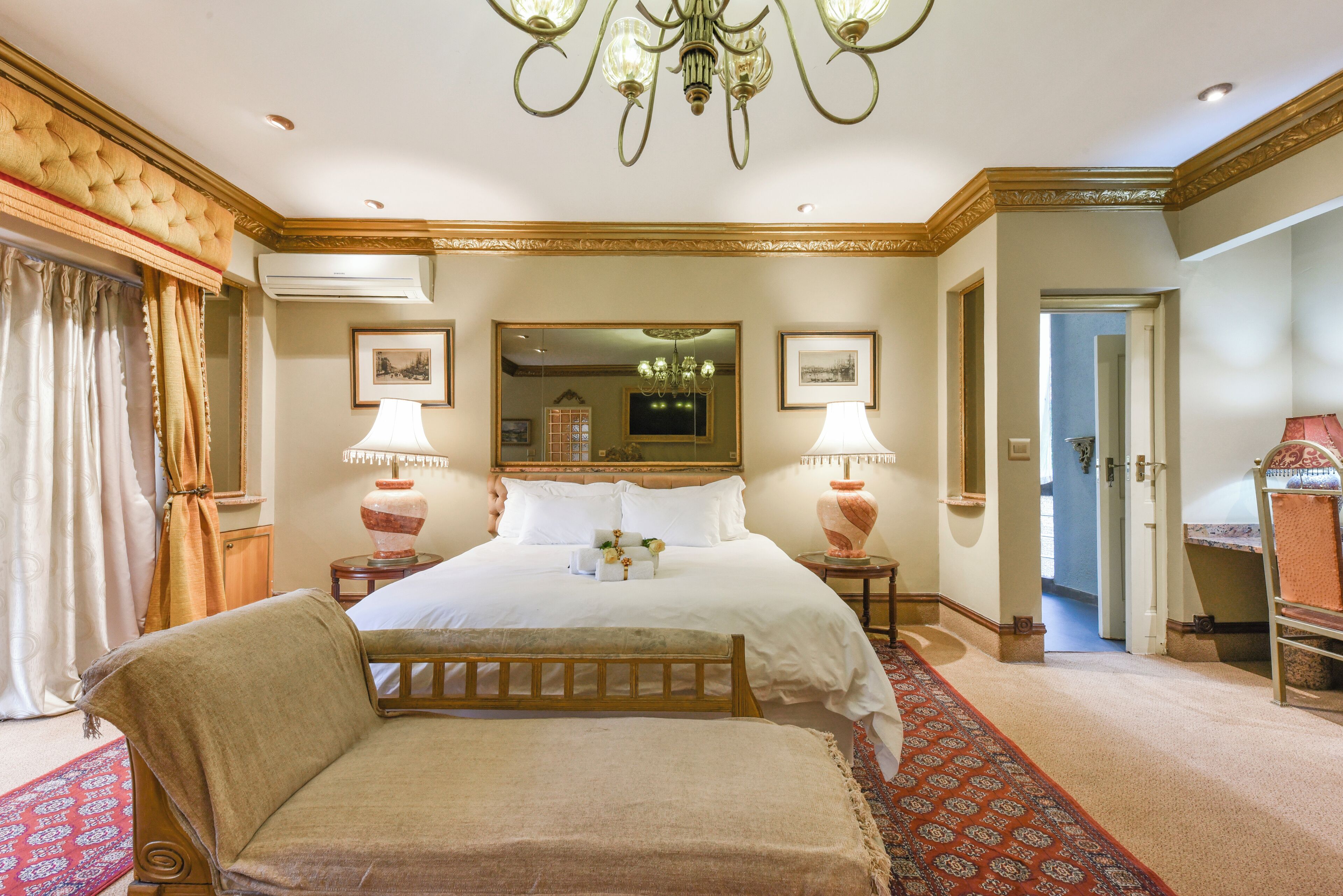 Presidential | Sängtillbehör av högsta kvalitet och värdeförvaringsskåp på rummet