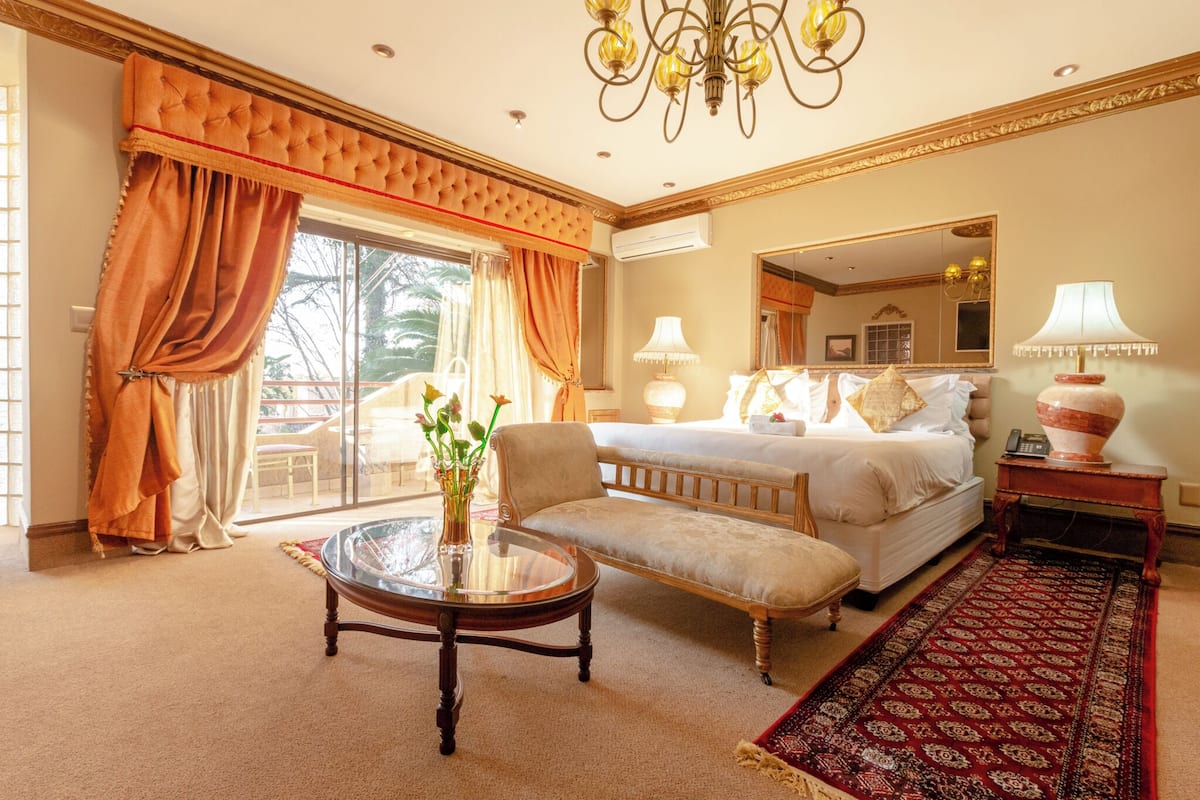 Presidential | Premium bedding, in-room safe, individually decorated