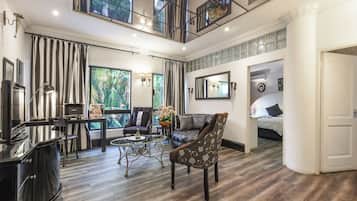 Deluxe with Spa Bath | Living area | LED TV