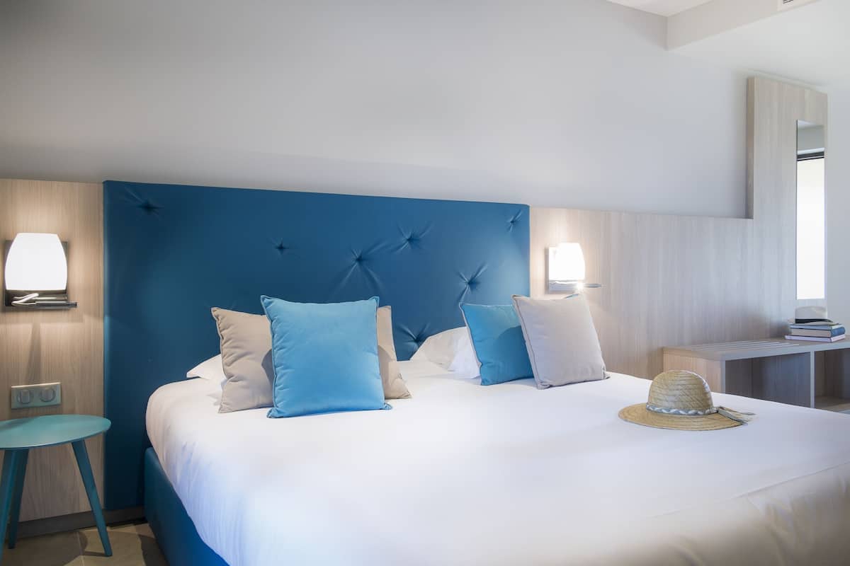 1 bedroom, premium bedding, minibar, in-room safe