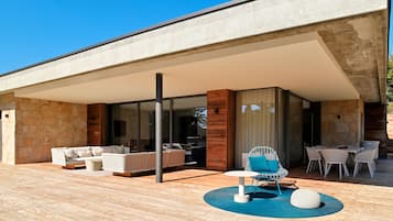 Deluxe Villa | Terrace/patio