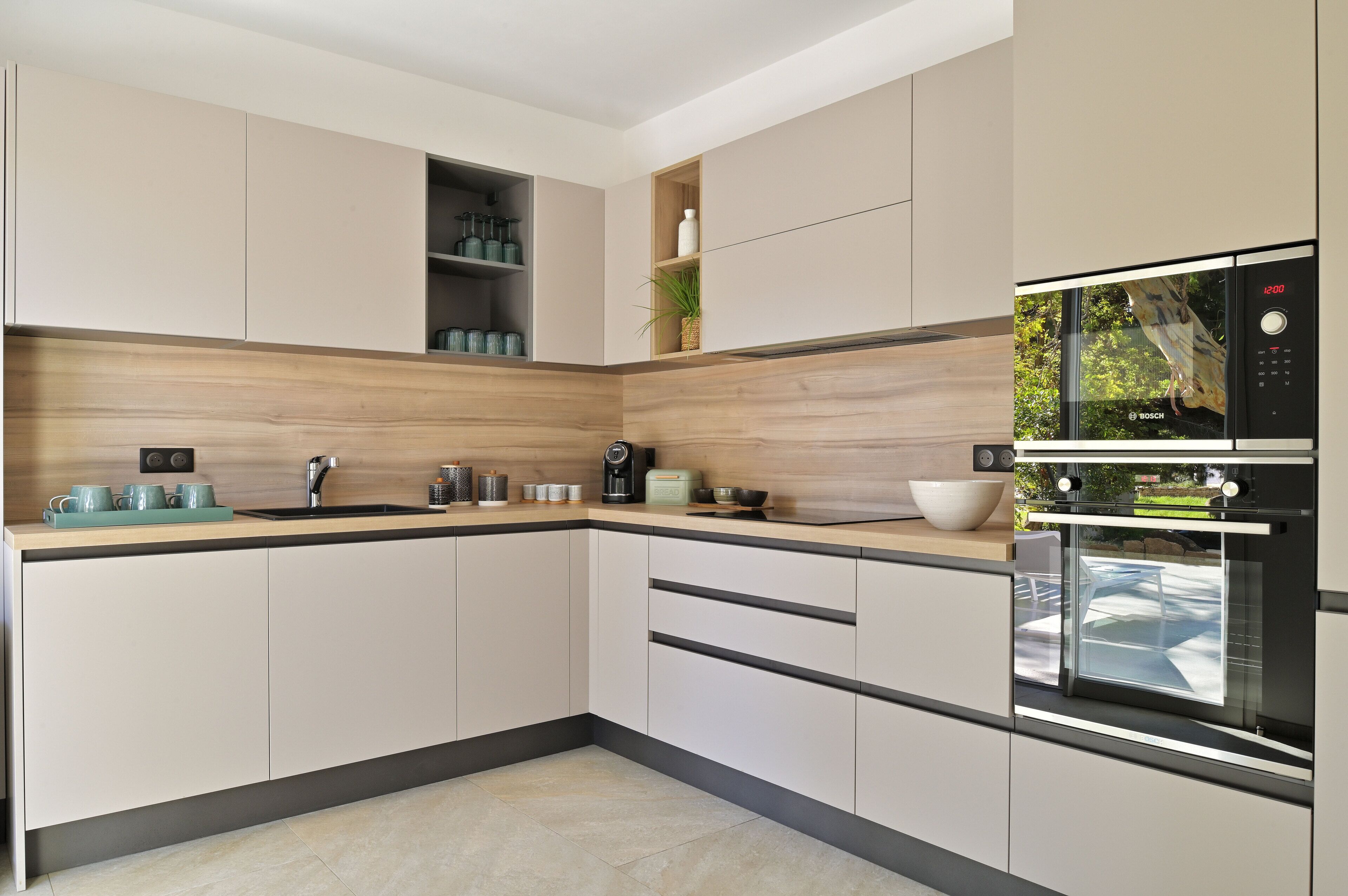 apartment, 3 bedrooms | private kitchen | fridge, espresso maker, coffee/tea maker, electric kettle