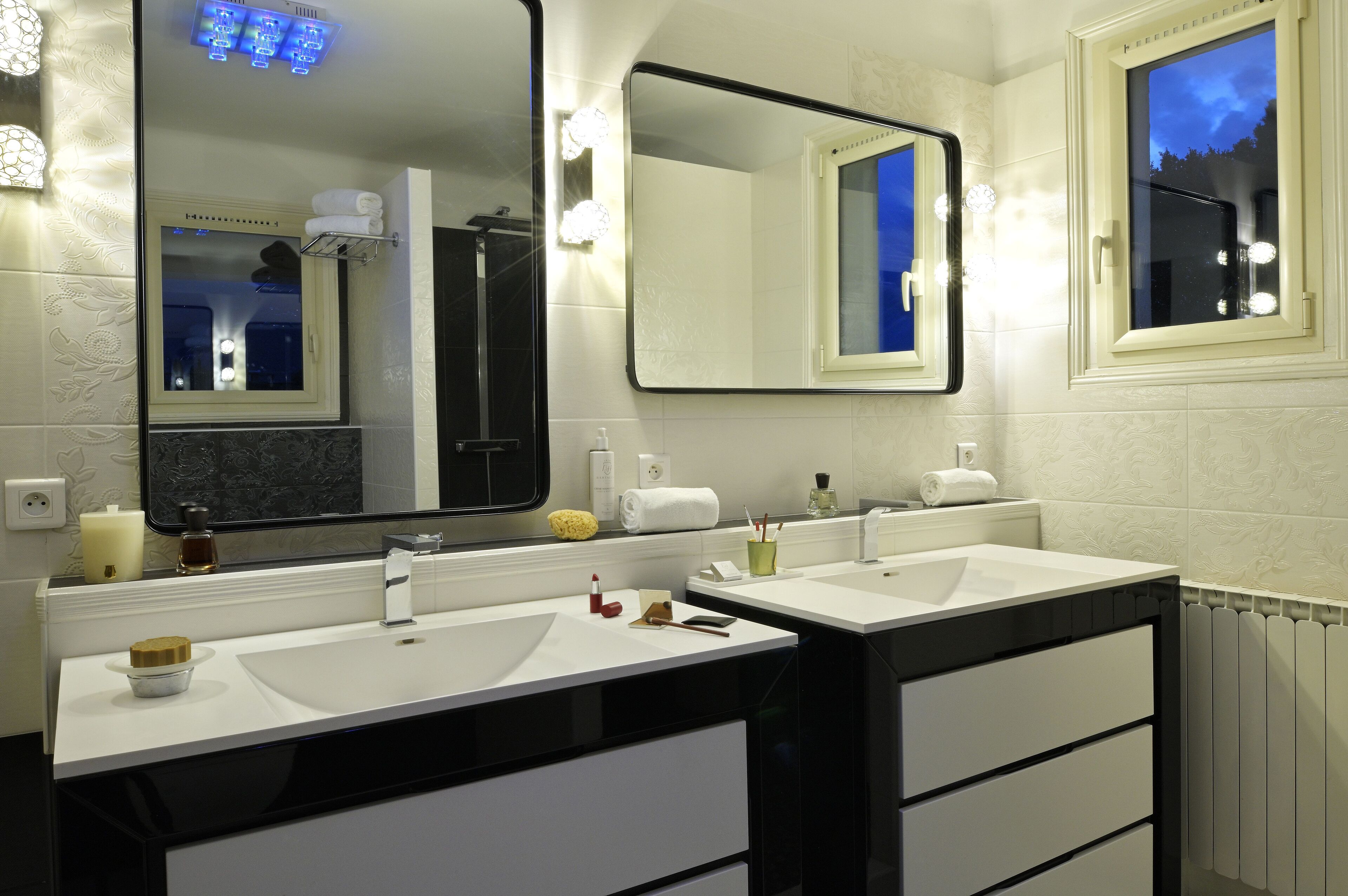junior suite | bathroom | eco-friendly toiletries, hair dryer, slippers, towels