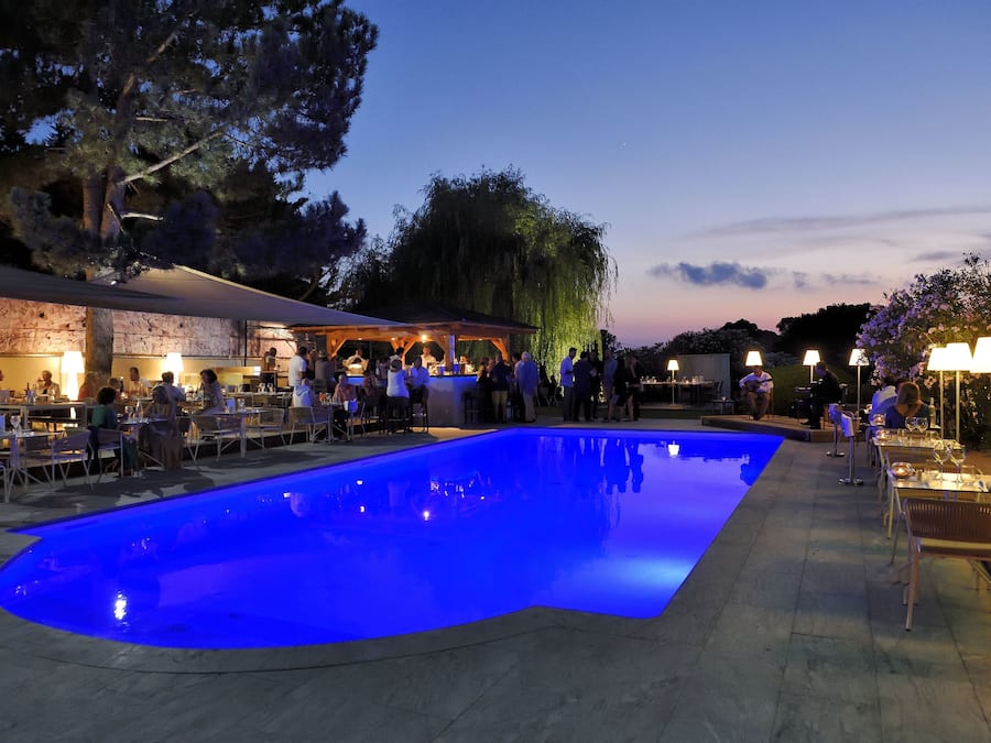 2 buitenzwembaden, parasols voor strand/zwembad