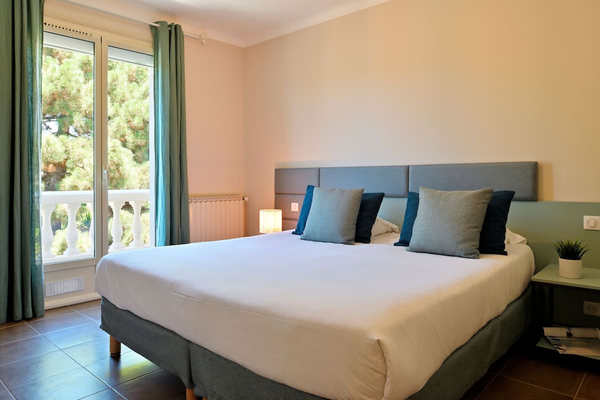 Family Suite, 3 Bedrooms | 1 bedroom, premium bedding, minibar, in-room safe