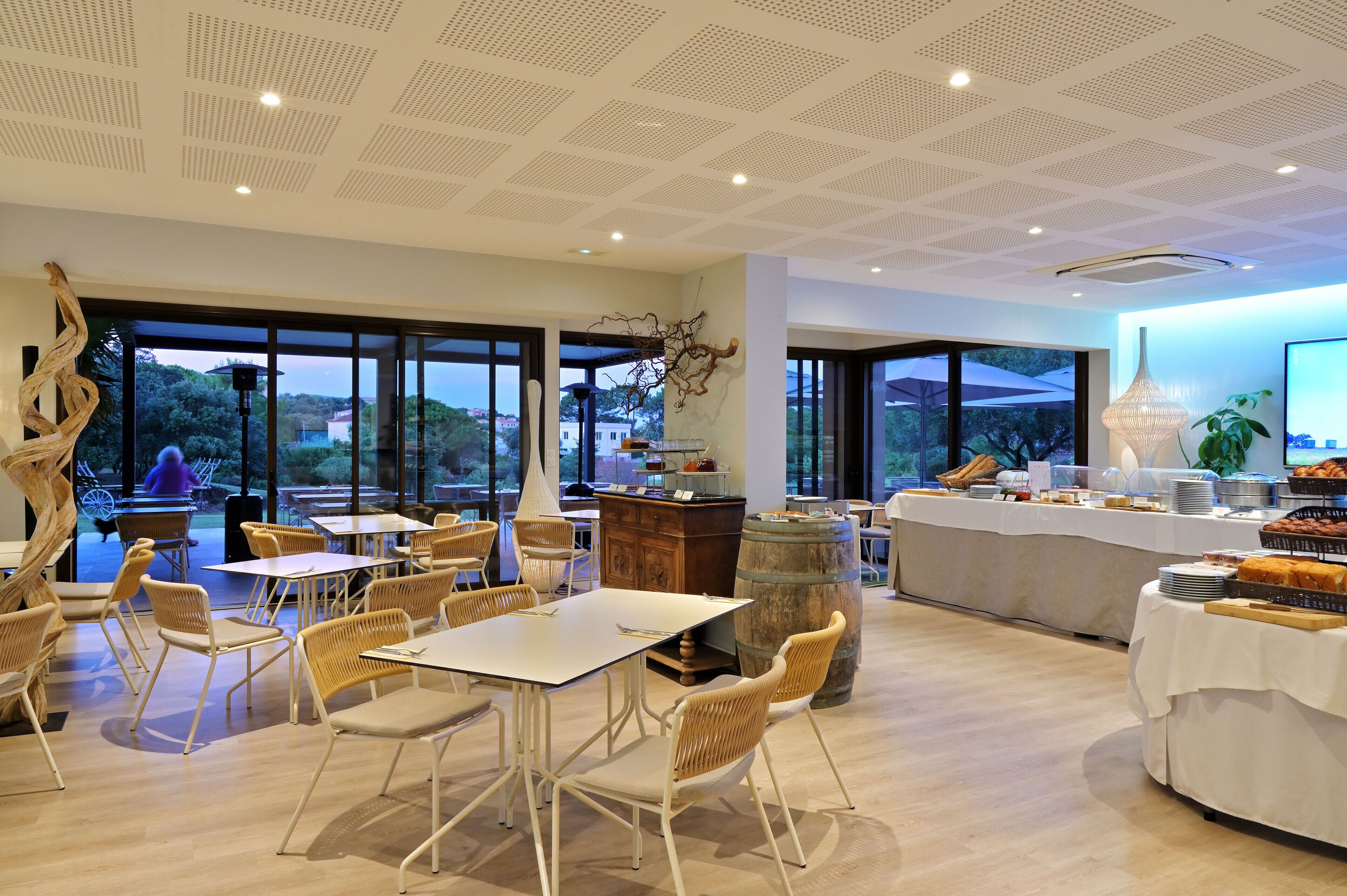 Daily buffet breakfast (EUR 20 per person)