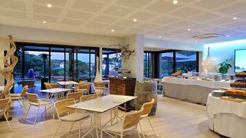 Daily buffet breakfast (EUR 20 per person)