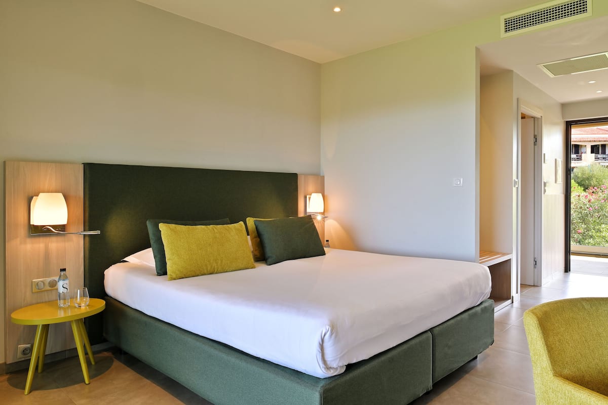 Superior Family Room, Sea View | 1 bedroom, premium bedding, minibar, in-room safe