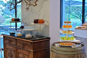 Daily buffet breakfast for a fee - Bartaccia Hotel (Propriano)