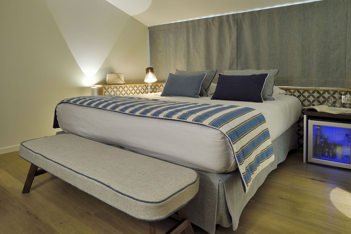 Premium bedding, minibar, in-room safe, blackout curtains