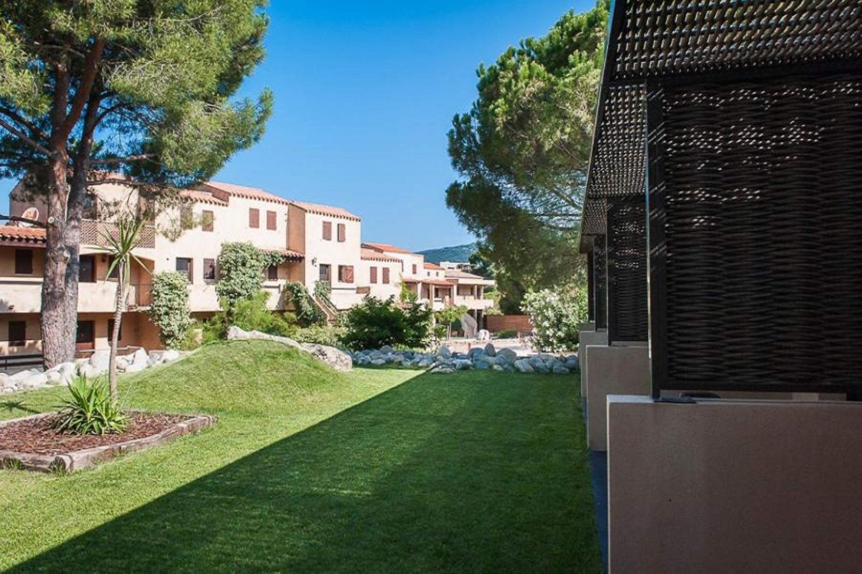 comfort room | terrace/patio