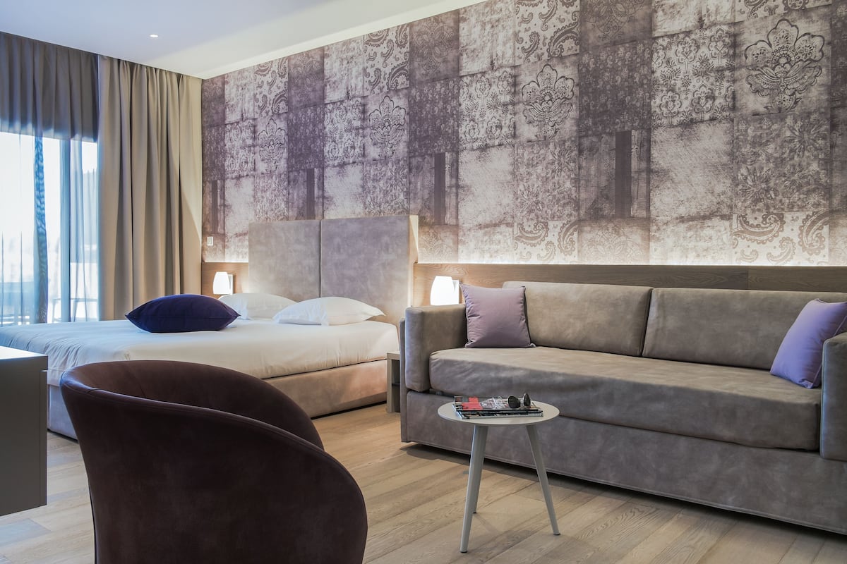 Premium bedding, minibar, in-room safe, blackout curtains
