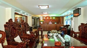 Lobby sitting area - Binh Phuong Hotel (Ho Chi Minh City)