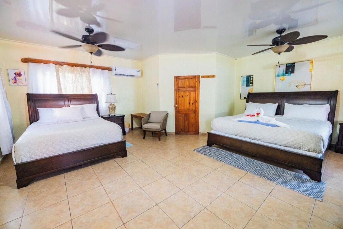 Cabaña Deluxe, varias camas, vistas al mar, frente a la playa | Ropa de cama de alta calidad y colchones con acolchado adicional
