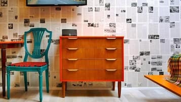 Studio Ekonomi | Selimut bulu angsa, meja kerja, Wi-Fi gratis, dan seprai linen