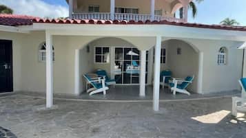 Exclusive Villa, 6 Bedrooms | Terrace/patio