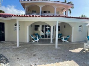 Exclusive Villa, 6 Bedrooms | Terrace/patio