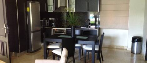 Full-size fridge, microwave, stovetop, coffee/tea maker