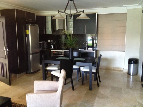 Full-sized fridge, microwave, stovetop, coffee/tea maker