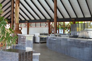 Daily buffet breakfast (USD 148 per person)