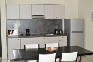 大型雪櫃/冰箱、微波爐、爐具、咖啡機/沖茶器