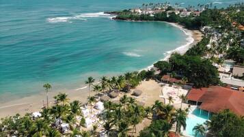 12 outdoor pools, free pool cabanas, pool umbrellas