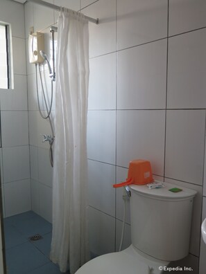 ฝักบัว, ของใช้ในห้องน้ำฟรี, ผ้าเช็ดตัว