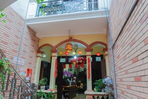 Front of property - Il Divo Hostel (Hanoi)