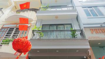 Quadruple Room | In-room safe, desk, soundproofing, free WiFi