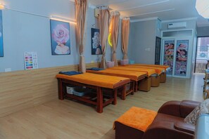 Couples treatment room(s), Turkish bath/hammam, body treatments - Il Divo Hostel (Hanoi)