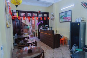 Reception - Il Divo Hostel (Hanoi)