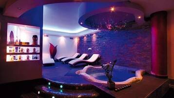 Indoor spa tub