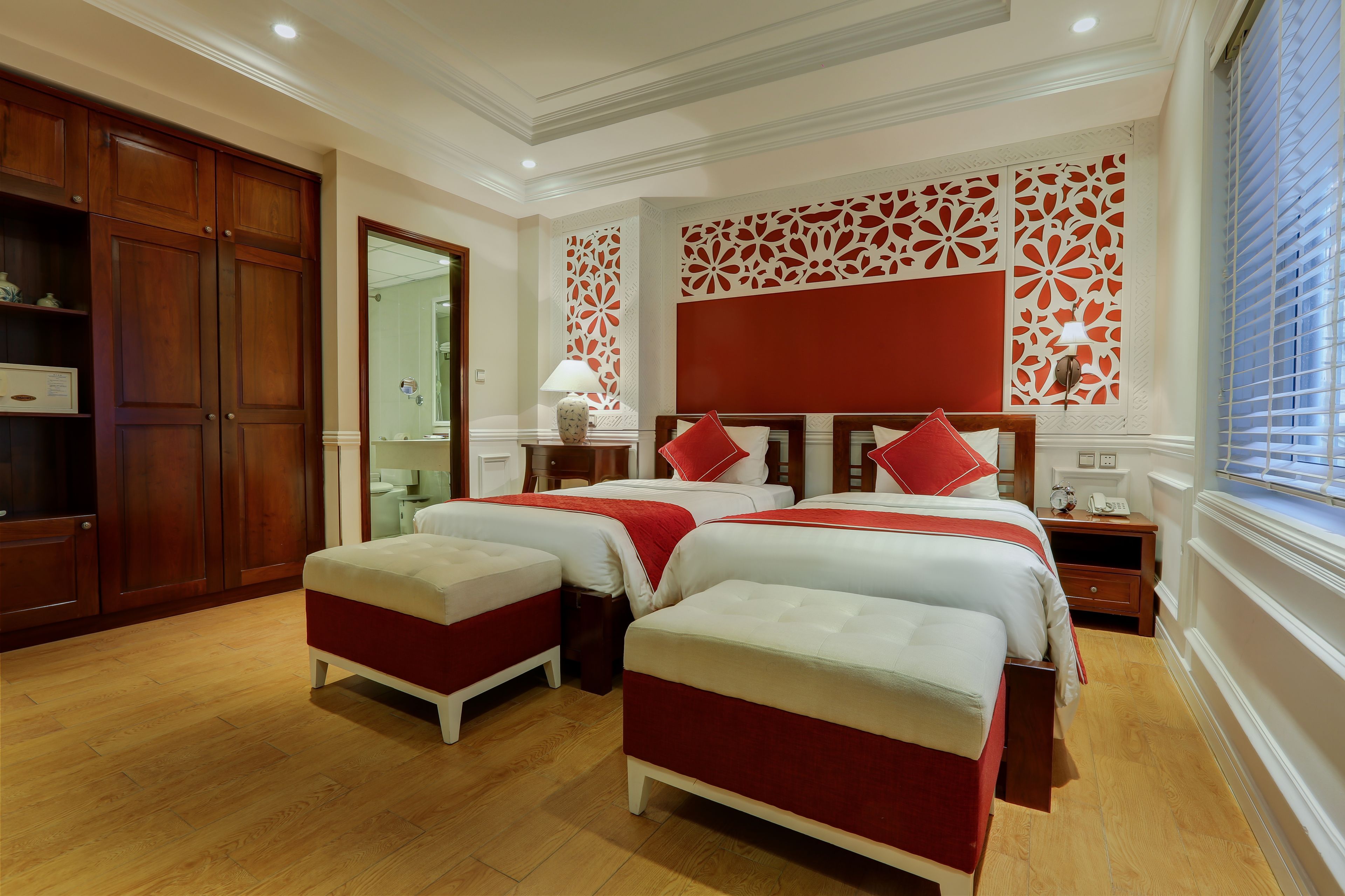 deluxe double with window | 1 bedroom, minibar, in-room safe, desk