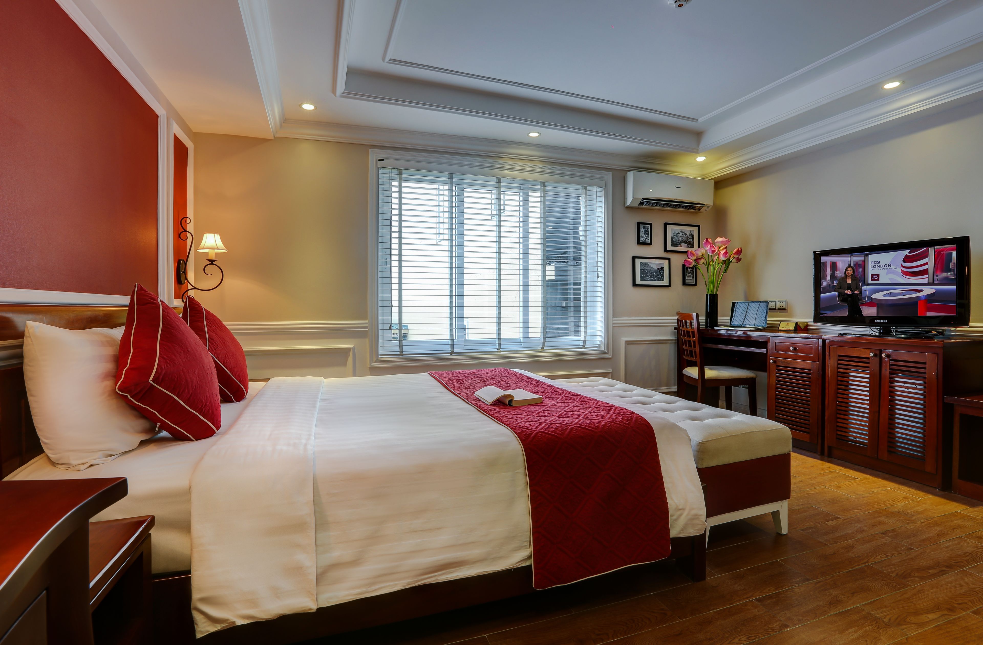 deluxe double with window | 1 bedroom, minibar, in-room safe, desk