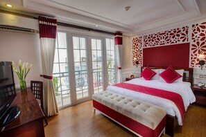 Suite junior, balcón | 1 dormitorio, minibar, caja fuerte y escritorio