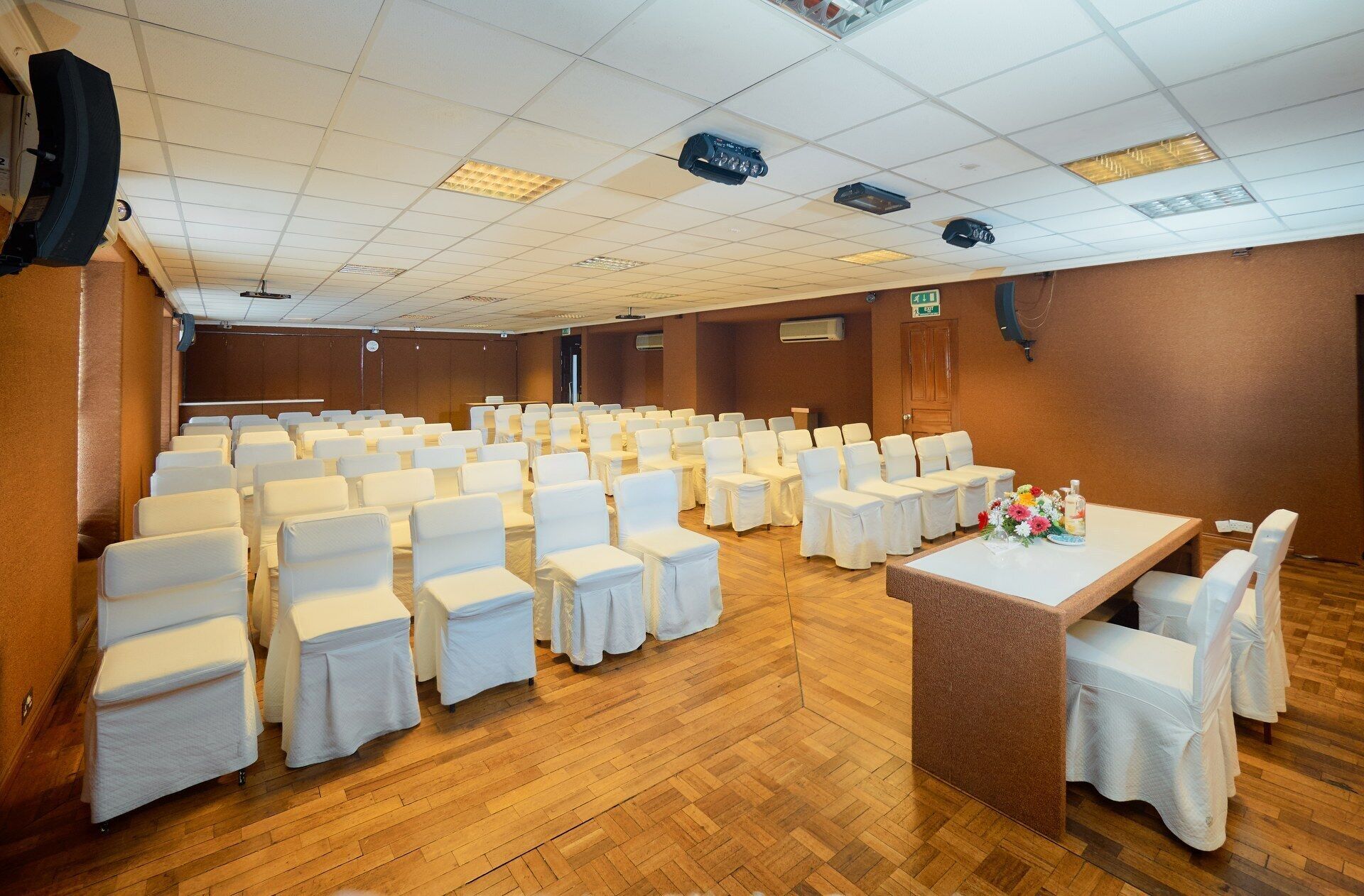 Foto - Gold Crest Hotel