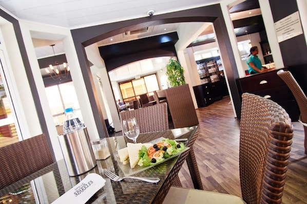 Food court - Gold Crest Hotel (Quatre Bornes)