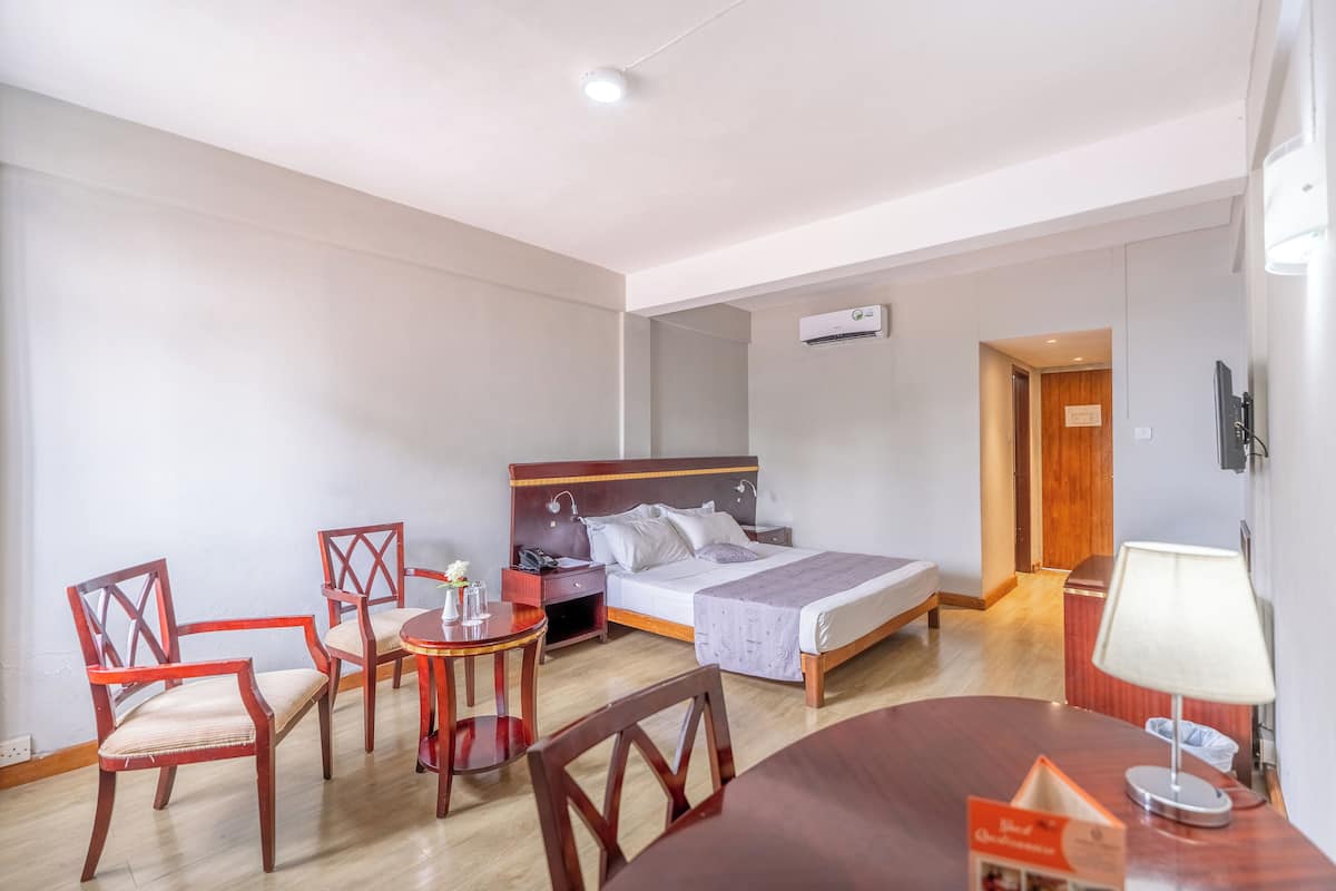 Standard room | In-room safe, iron/ironing board (on request), WiFi, bed sheets