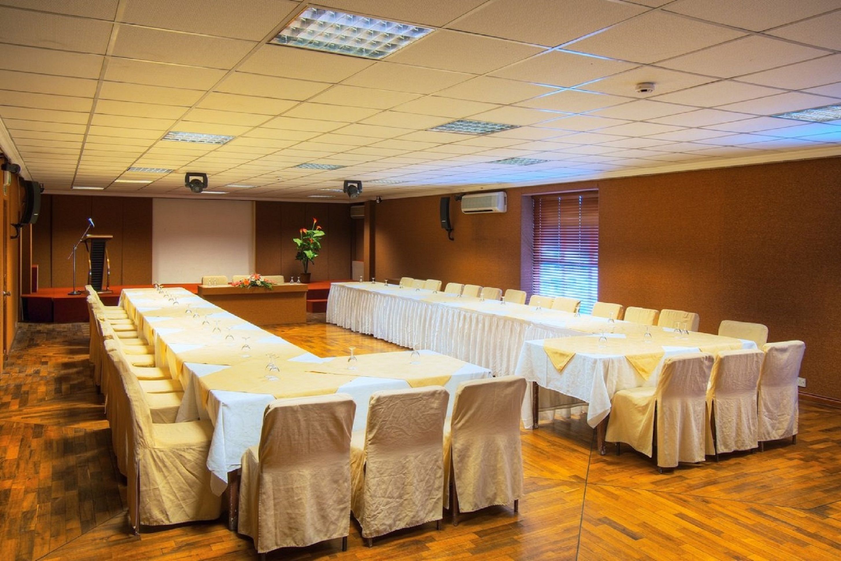 Foto - Gold Crest Hotel