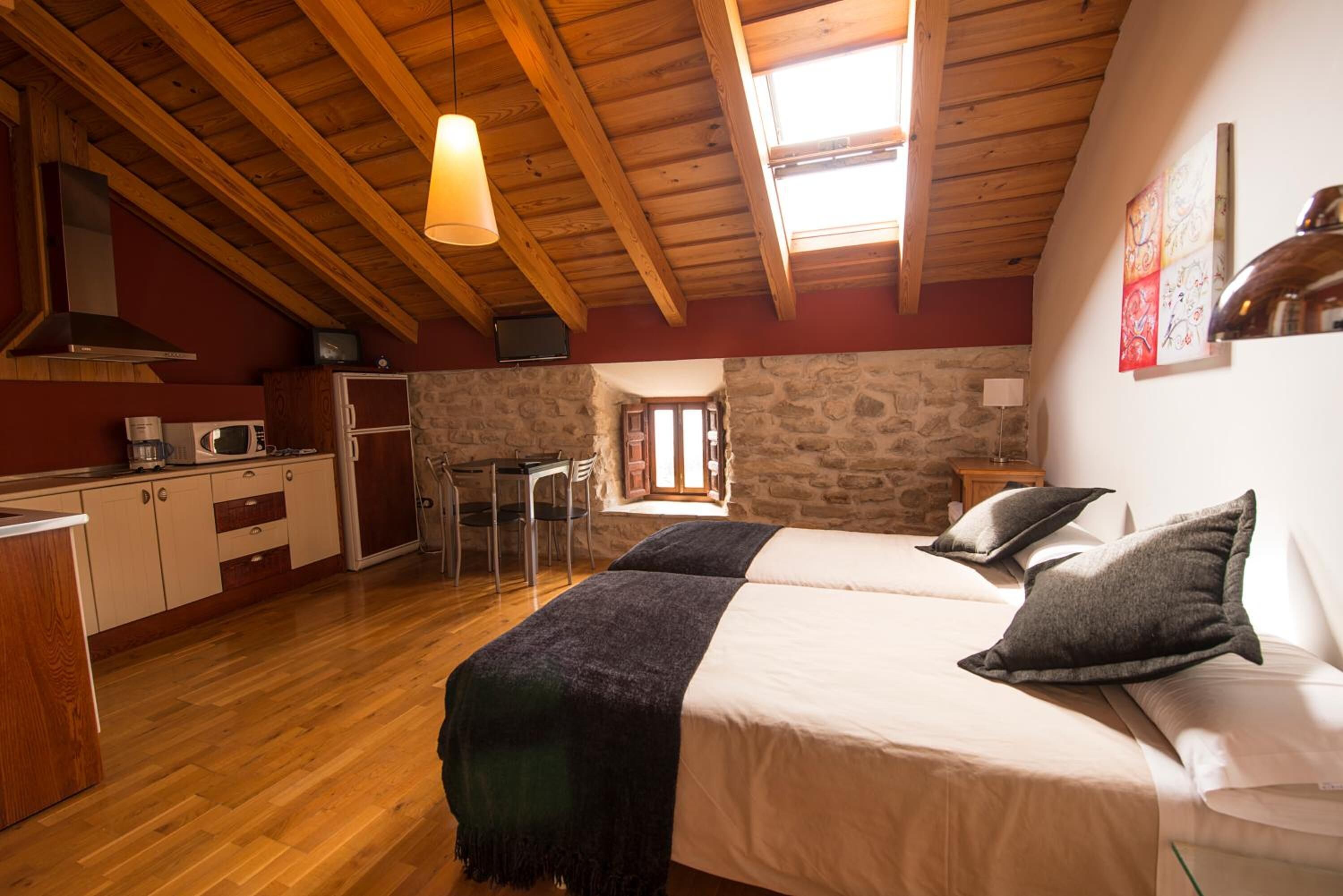 free cots/infant beds, wifi