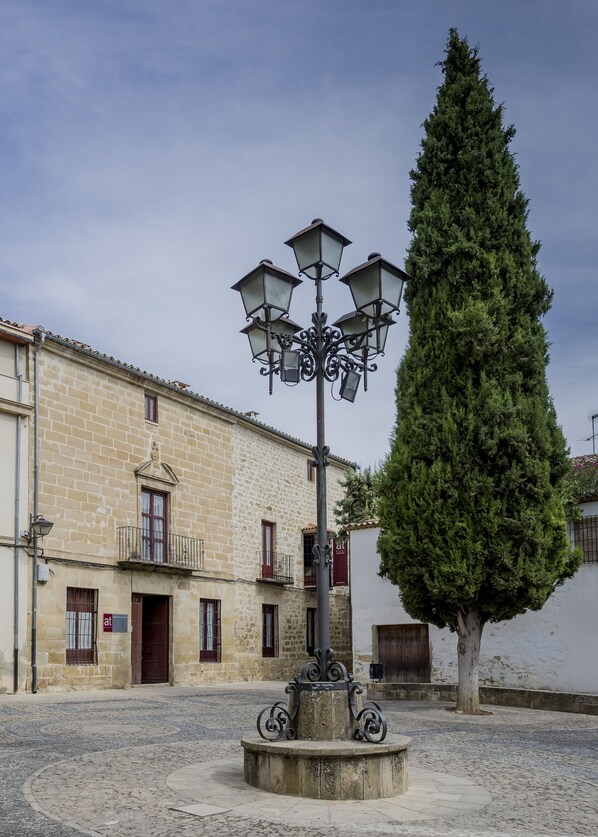 Vista frontal de la propiedad