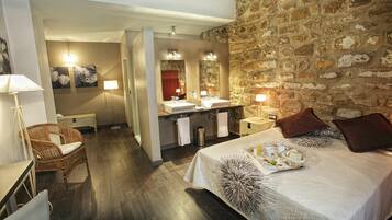 Free cribs/infant beds, WiFi