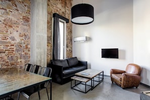 In-room safe, iron/ironing board, cots/infant beds, free WiFi - Aparthotel República (Barcelona)
