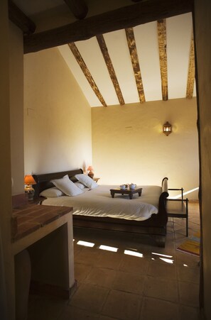 Suite, Jetted Tub | Down duvets, individually decorated, free cots/infant beds, free WiFi - Hotel Rural La Data (Gallegos)