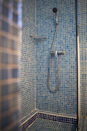 Room | Bathroom shower